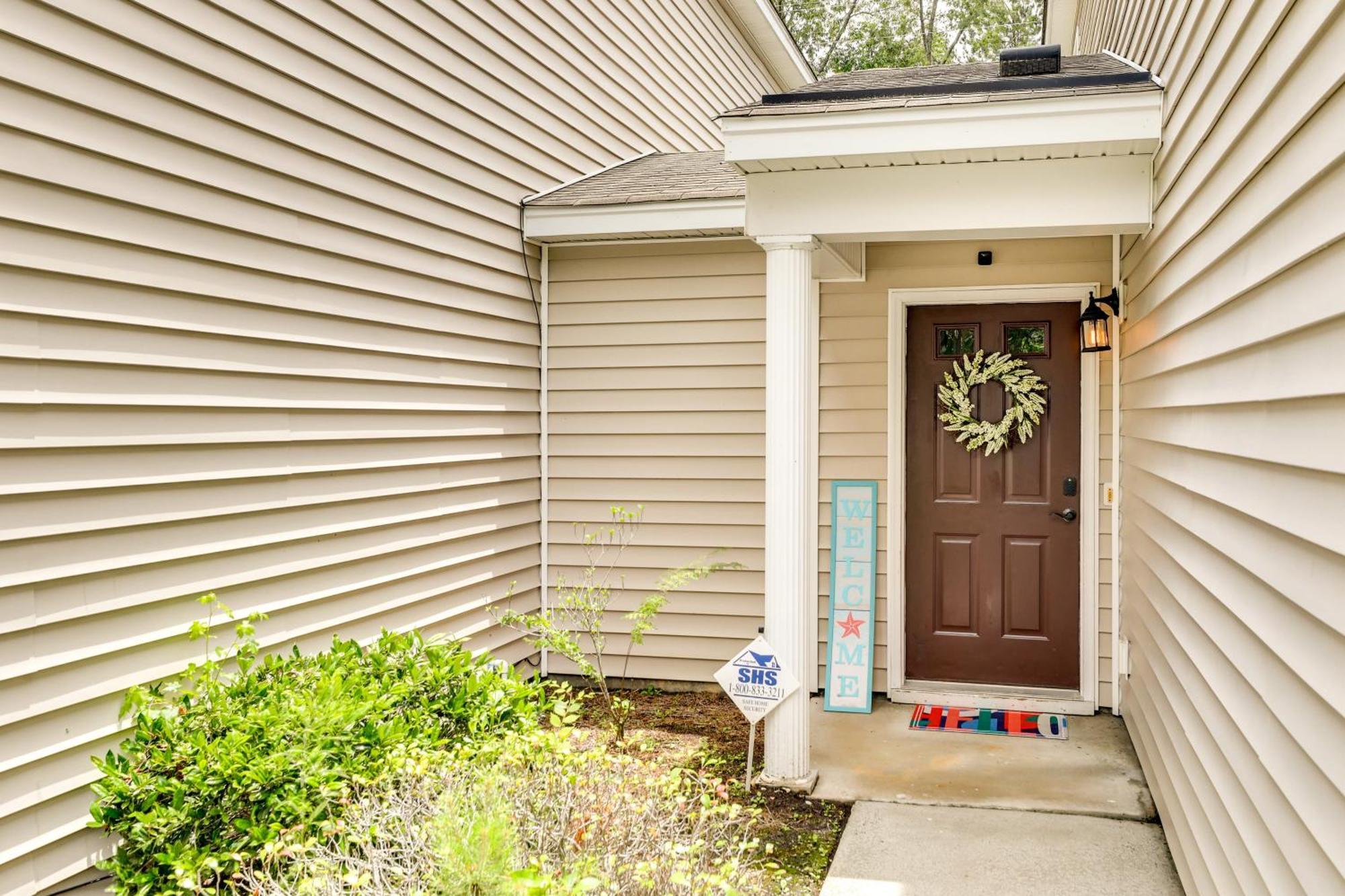 Charming North Charleston Townhome - Pets Welcome! Exterior photo