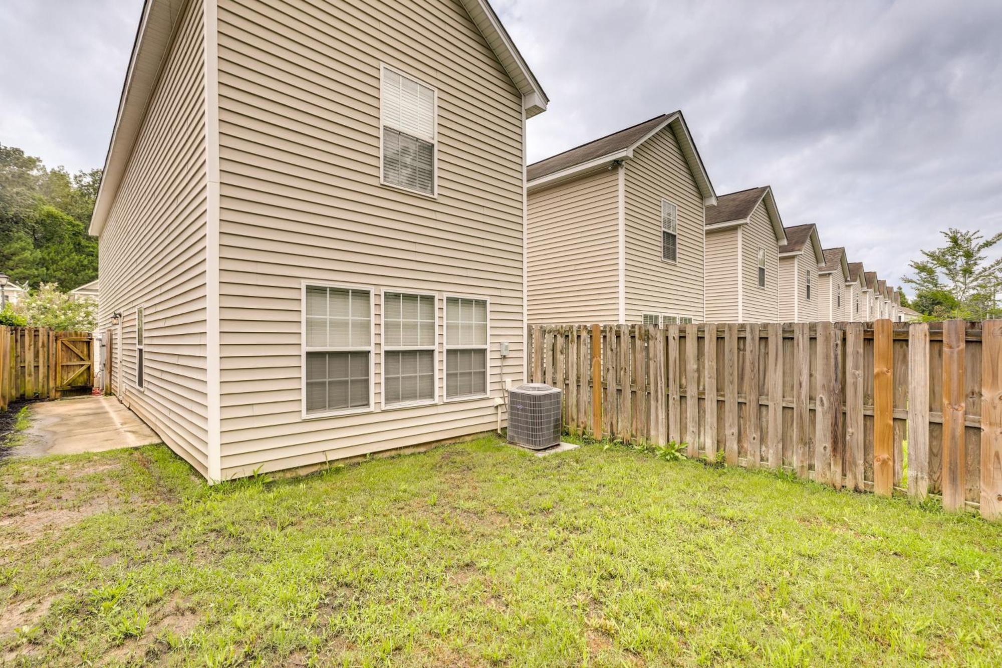 Charming North Charleston Townhome - Pets Welcome! Exterior photo